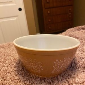 PYREX WOODLAND  1-1/2 QUART CASSEROLE BOWL LIGHT BROWN BAKING/MICROWAVE